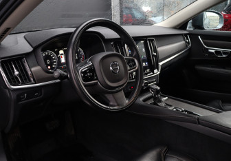 Подержанный автомобиль Volvo V90 Cross Country 2018 года (22 фото)