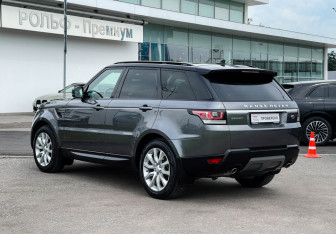 Подержанный автомобиль Land Rover Range Rover Sport 2015 года (7 фото)