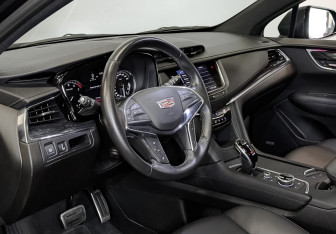 Подержанный автомобиль Cadillac XT5 2021 года (16 фото)