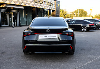 Подержанный автомобиль Lexus IS Sedan 2021 года (6 фото)