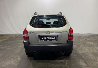 Подержанный автомобиль Hyundai Tucson 2006 года (5 фото)