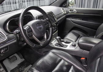 Подержанный автомобиль Jeep Grand Cherokee 2020 года (16 фото)