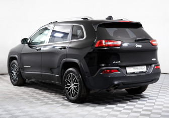 Подержанный автомобиль Jeep Cherokee 2014 года (7 фото)