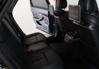 Подержанный автомобиль Audi A8 2019 года (17 фото)