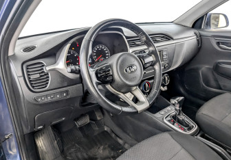Подержанный автомобиль Kia Rio Hatchback 2021 года (16 фото)