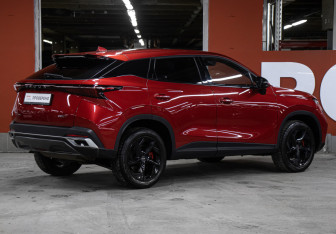 Подержанный автомобиль Omoda C5 2024 года (21 фото)