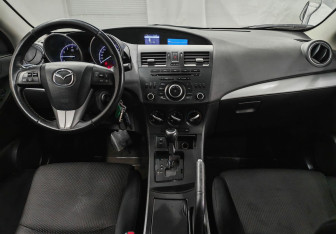 Подержанный автомобиль Mazda 3 Hatchback 2012 года (11 фото)