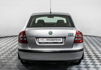 Подержанный автомобиль Skoda Octavia Liftback 2008 года (6 фото)