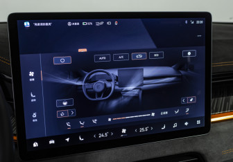 Подержанный автомобиль Zeekr 001 2023 года (18 фото)