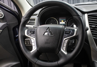 Подержанный автомобиль Mitsubishi Pajero Sport 2020 года (17 фото)