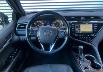 Подержанный автомобиль Toyota Camry Sedan 2019 года (16 фото)