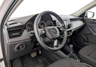 Подержанный автомобиль Skoda Rapid Liftback 2022 года (16 фото)