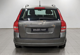 Подержанный автомобиль Kia Ceed Wagon 2010 года (6 фото)