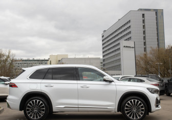 Подержанный автомобиль Geely Monjaro 2025 года (3 фото)