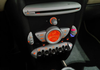 Подержанный автомобиль MINI Hatch 2008 года (12 фото)