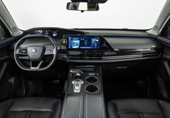 Подержанный автомобиль Changan UNI-K 2023 года (13 фото)