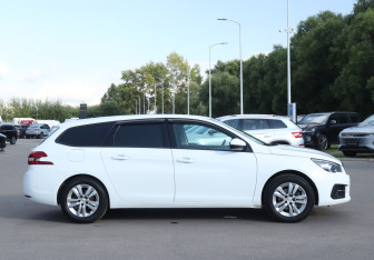 Подержанный автомобиль Peugeot 308 Wagon 2018 года (4 фото)