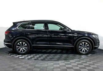 Подержанный автомобиль Volkswagen Touareg 2021 года (4 фото)