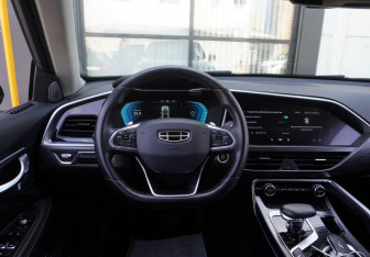 Подержанный автомобиль Geely Tugella 2022 года (12 фото)