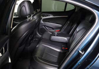 Подержанный автомобиль Genesis G70 2021 года (11 фото)