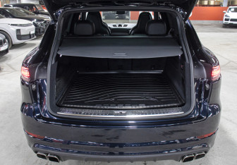 Подержанный автомобиль Porsche Cayenne 2018 года (10 фото)