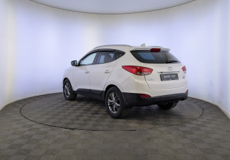 Подержанный автомобиль Hyundai ix35 2014 года (7 фото)