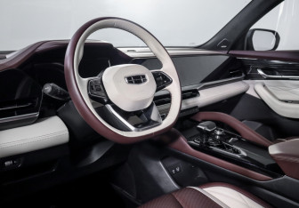 Подержанный автомобиль Geely Monjaro 2022 года (14 фото)