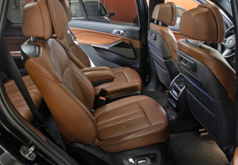 Подержанный автомобиль BMW X7 2019 года (12 фото)