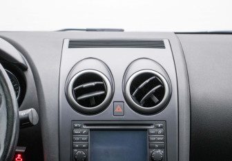Подержанный автомобиль Nissan Qashqai 2011 года (14 фото)