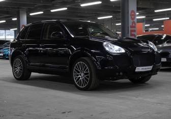 Подержанный автомобиль Porsche Cayenne 2006 года (23 фото)