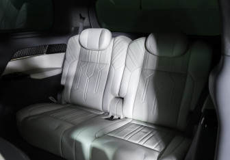 Подержанный автомобиль Zeekr 009 2023 года (12 фото)