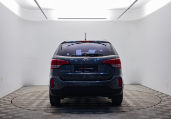 Подержанный автомобиль Kia Sorento 2014 года (6 фото)