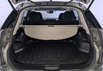 Подержанный автомобиль Nissan X-Trail 2015 года (10 фото)