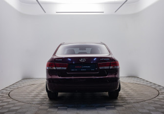 Подержанный автомобиль Hyundai Sonata 2008 года (6 фото)