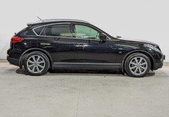 Подержанный автомобиль Infiniti QX50 2015 года (4 фото)
