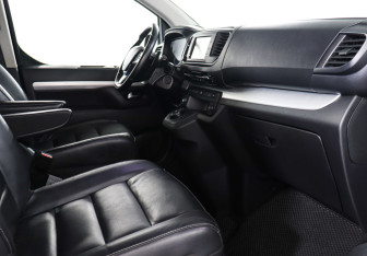 Подержанный автомобиль Peugeot Traveller 2021 года (9 фото)