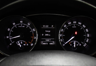 Подержанный автомобиль Skoda Superb Liftback 2012 года (14 фото)