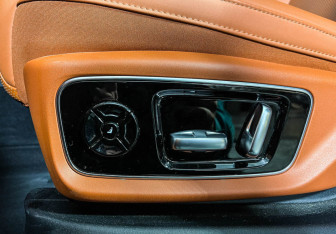 Подержанный автомобиль LiXiang L7 2024 года (18 фото)