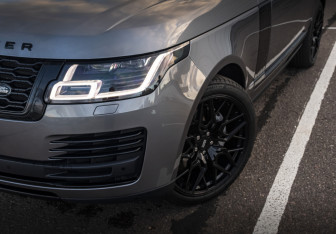 Подержанный автомобиль Land Rover Range Rover 2021 года (2 фото)