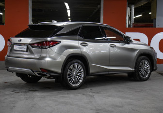 Подержанный автомобиль Lexus RX 2020 года (5 фото)