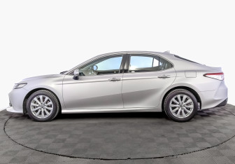 Подержанный автомобиль Toyota Camry Sedan 2019 года (8 фото)