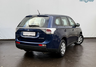 Подержанный автомобиль Mitsubishi Outlander 2014 года (5 фото)