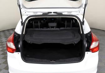 Подержанный автомобиль Ford Focus Hatchback 2014 года (16 фото)