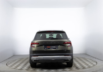 Подержанный автомобиль Skoda Karoq 2019 года (6 фото)