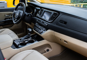 Подержанный автомобиль Kia Carnival 2019 года (7 фото)