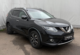 Подержанный автомобиль Nissan X-Trail 2015 года (3 фото)