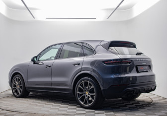 Подержанный автомобиль Porsche Cayenne 2019 года (7 фото)