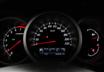 Подержанный автомобиль Suzuki Grand Vitara 2012 года (7 фото)