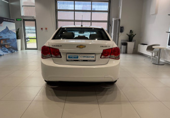 Подержанный автомобиль Chevrolet Cruze Sedan 2010 года (5 фото)