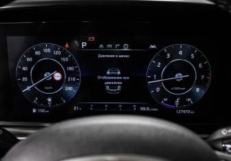 Подержанный автомобиль Kia Carnival 2021 года (10 фото)